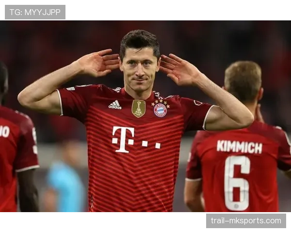 莱万与C罗终结能力对比：效率差异及角色互补分析