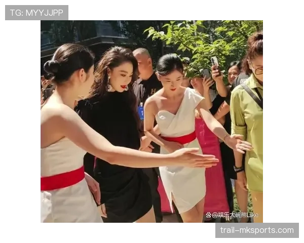 管晨辰赛后拎着塑料袋去夜市，豪车和小摊同框这反差笑死我了